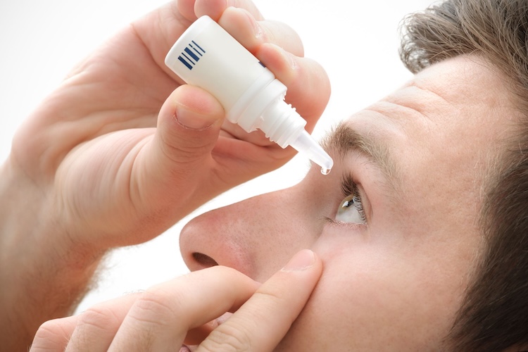 ドライAMDの新治療法:点眼薬で患者の負担を軽減