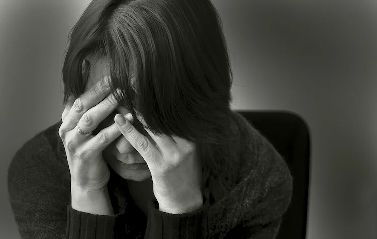 うつ病の遺伝的リスク因子を世界規模で特定：全人種に適用可能な予測モデルの誕生